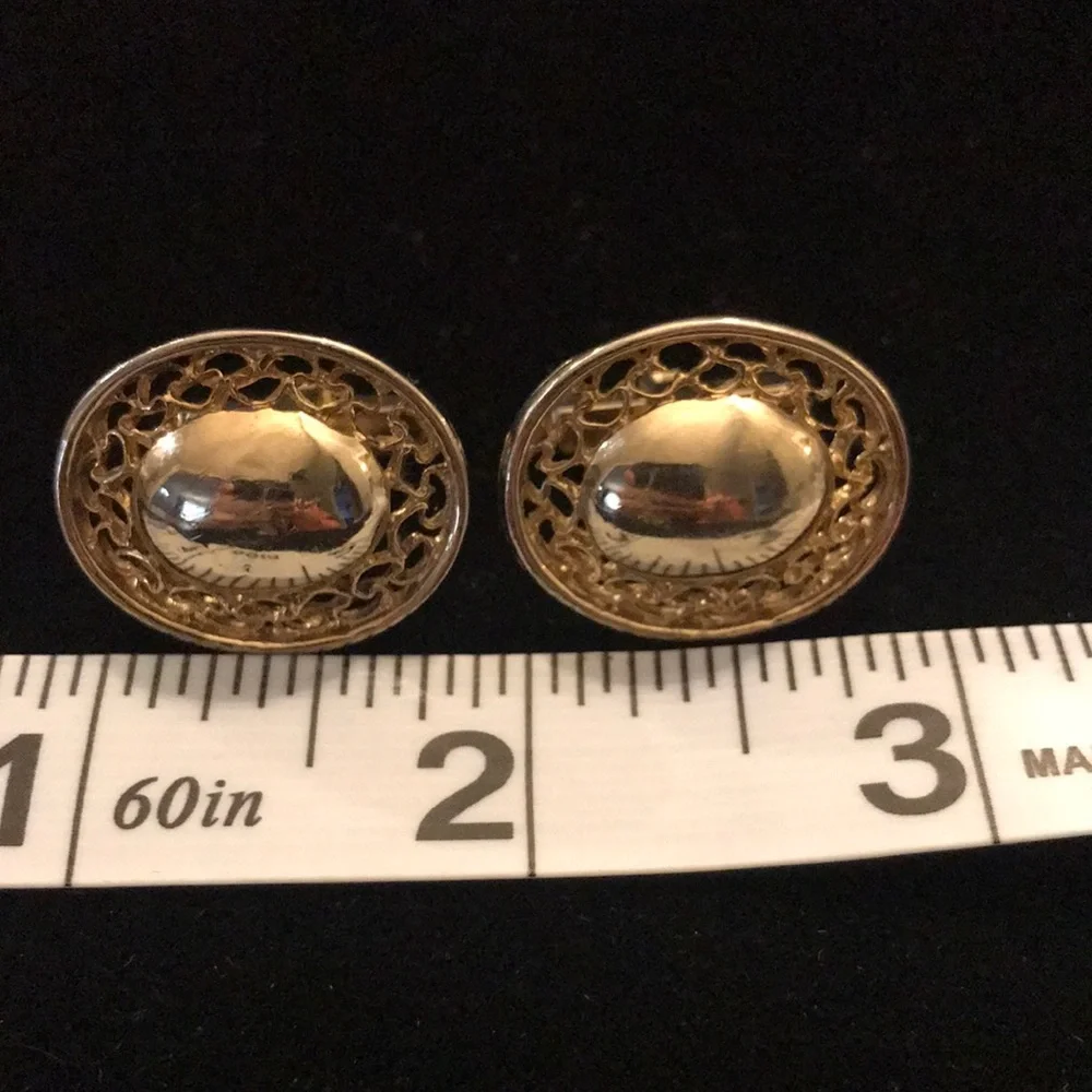 3/$15 ⭐️ Vtg gold tone unbranded cuff links filigree w/ oval. Cufflinks (I)